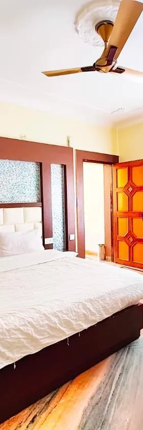 A Premium Hotel Kavyansh Near Bypass Road - Hygiene & Spacious Room - BEST HOTEL IN BHIMTAL，位于比姆塔尔的酒店