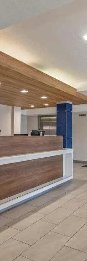 圣地亚哥南智选假日酒店，位于纳欣诺市的酒店