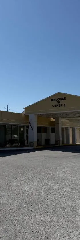 Super 8 by Wyndham Ocala I-75，位于奥卡拉的酒店