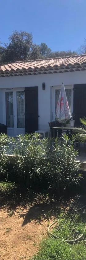 T2 aile de villa et Spa-jacuzzi privé et illimité et plateau d'acceuil offert!，位于Camps-la-Source的酒店