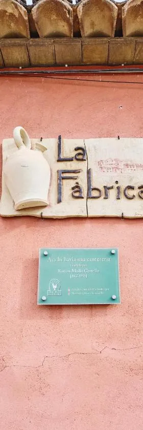 Apartamentos La Fàbrica，位于Agost的酒店
