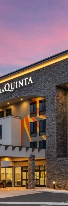 La Quinta Inn and Suites by Wyndham Lincoln，位于林肯的酒店