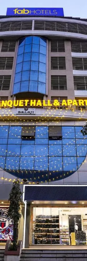 FabHotel Shree Balaji NX Banquets & Apartment，位于孟买的酒店