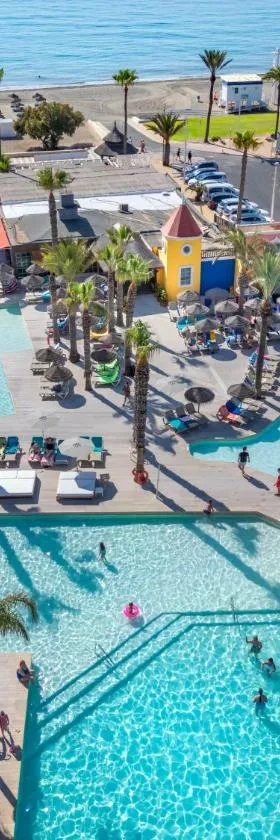 Mediterraneo Bay Hotel & Resort，位于滨海罗克塔斯的酒店