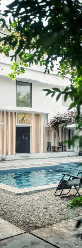 Satta Beach Deluxe，位于瓦尔卡拉的酒店
