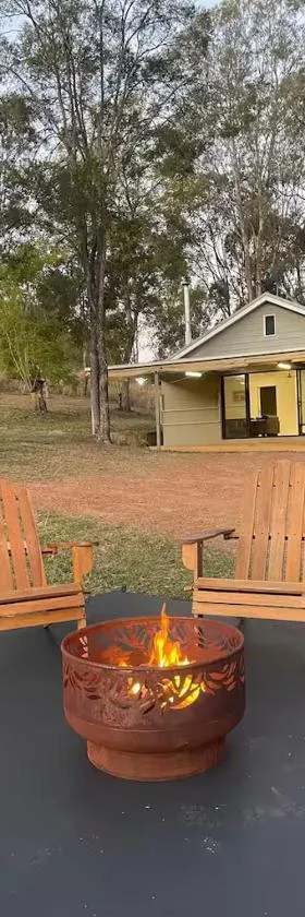 Farm Stay - 2 Bedroom cottage，位于Murphys Creek的酒店