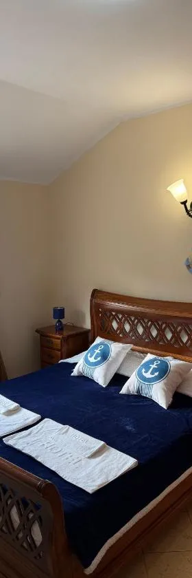 Beach Paradise Apartment Dobrota with private parking，位于Kamenarovići的酒店