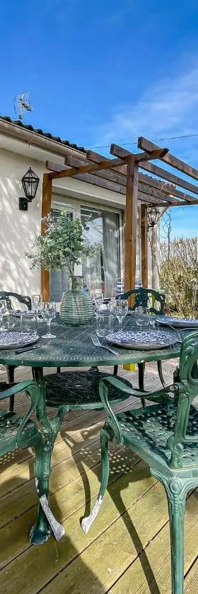 Maison avec grand jardin arboré，位于Ferrières的酒店