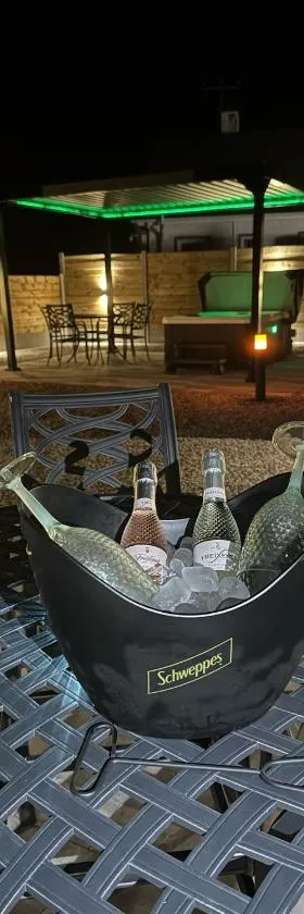 Luxury pod and private hot tub，位于Coa的酒店