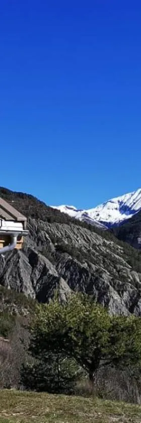 Gîte-Auberge l'écureuil，位于Châteauneuf-dʼEntraunes的酒店