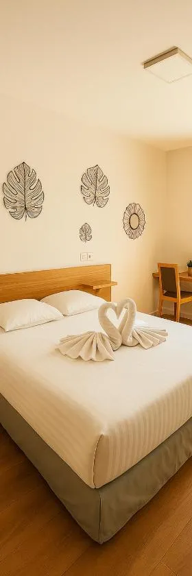 Logis Hôtel du Cirque Troyes centre historique，位于特鲁瓦的酒店