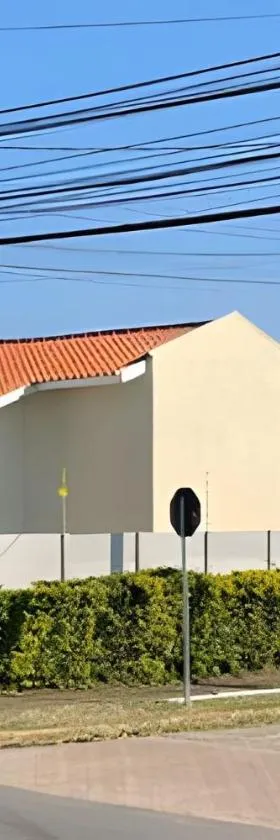 Canoas/RS-Linda Casa 3 qtos 8P próx ULBRA / REFAP，位于卡诺阿斯的酒店