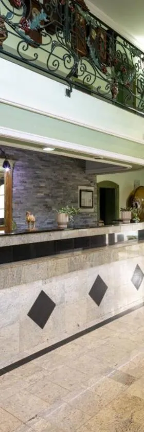 Garni Hotel Bella，位于彼得罗瓦拉丁的酒店