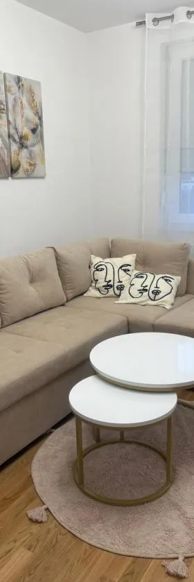 Apartman ADA，位于Železnička Stanica Incel的酒店
