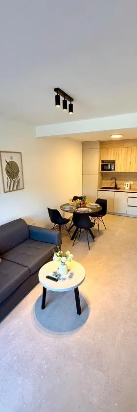 Cloud9 Apartments & Rooms，位于Močići的酒店