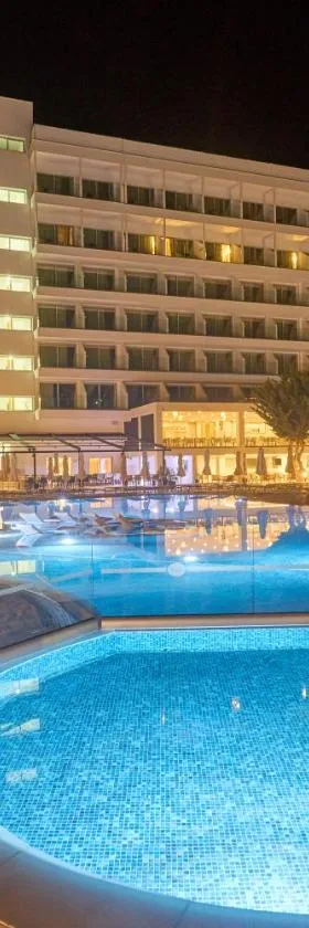 Bohemian Gardens Hotel，位于普罗塔拉斯的酒店