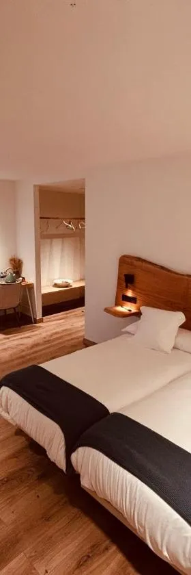 A Reigada Hotel Restaurante，位于格兰达斯德萨利梅的酒店
