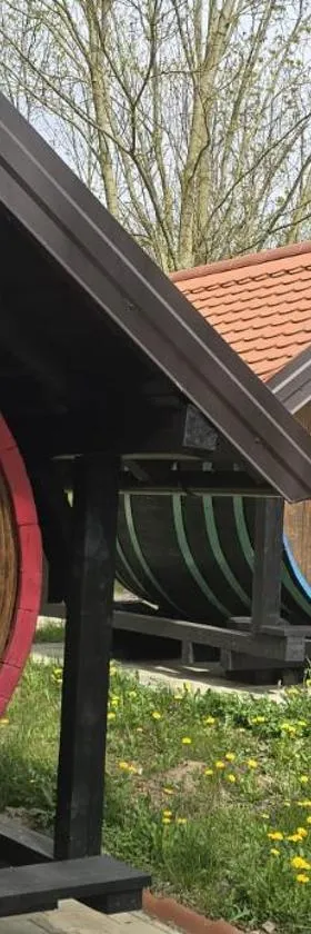 Barrels by the Lake，位于Priles的酒店