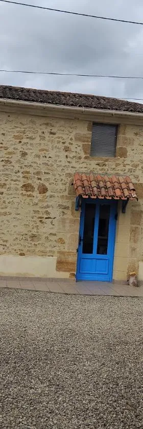 Bienvenue au gite papillon，位于Sainte-Verge的酒店