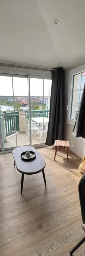 Coco studio 2 adultes et 2 enfants avec terrasse vue sur le Lac et accès parc aquatique gratuit，位于塔勒蒙的酒店