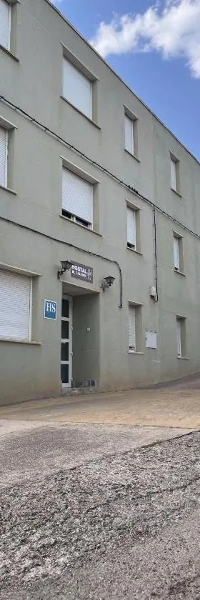Hostal Restaurante el Cazador，位于努瓦洛斯的酒店