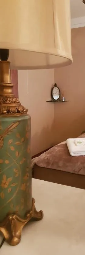 Overdale Luxury Spa Suite，位于Harefield的酒店