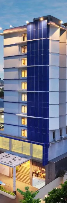 Aston Inn Pantai Losari Makassar，位于马卡萨的酒店