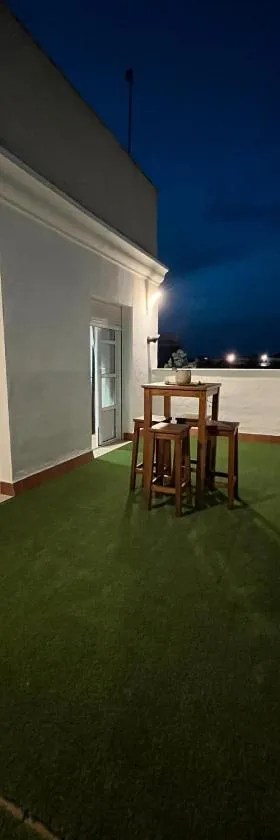 Ático en Pilas piscina y jacuzzi，位于皮拉斯的酒店