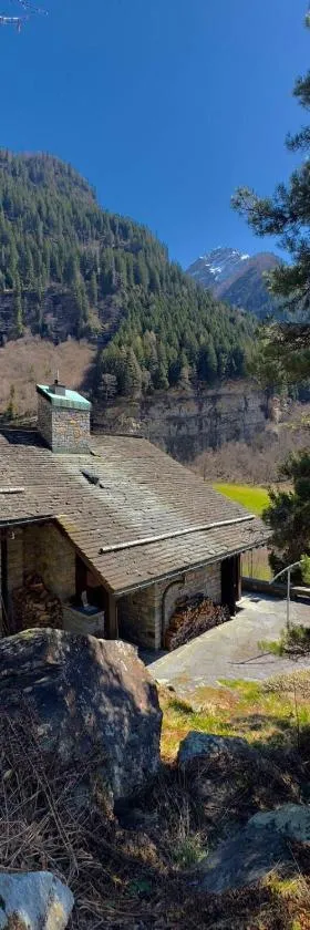 Private 3-story villa in Val calanca, Rossa，位于Rossa的酒店