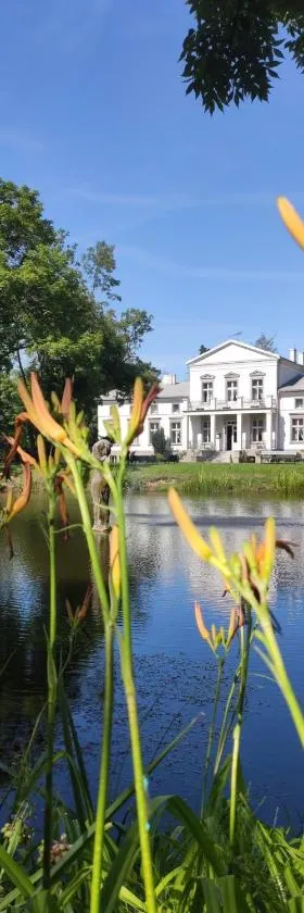 Dwór Podstolice - House of Rosenthal，位于Podstolice的酒店