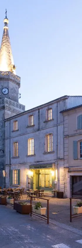 Maison Bernard，位于Maillane的酒店