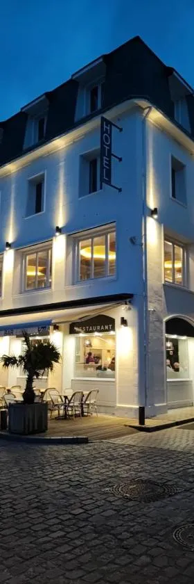 Le Grand Hôtel de la Marine "face à la mer"，位于贝桑于潘港的酒店