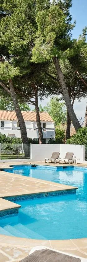 Artemia Aigues-Mortes - Hotel avec piscine，位于艾格-莫尔特的酒店