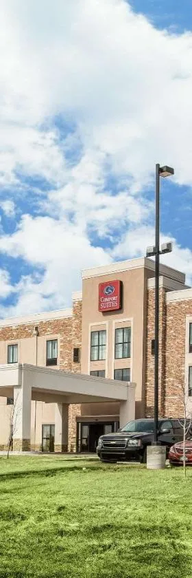 康福特套房酒店 - 道奇城，位于道奇城的酒店