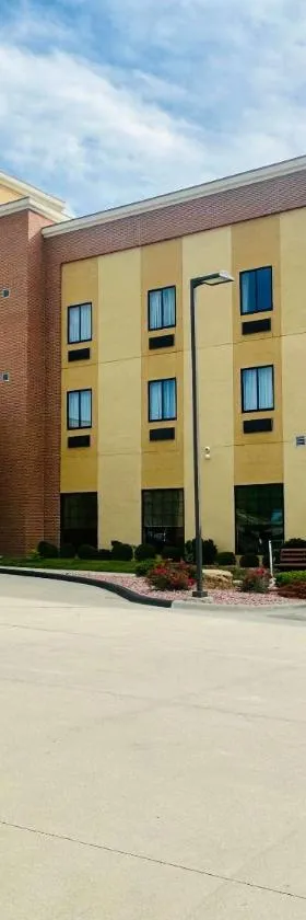 Comfort Inn & Suites Shawnee - Kansas City，位于肖尼的酒店