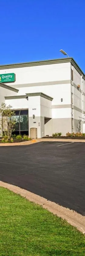 Quality Inn Merriam Kansas City，位于Merriam的酒店