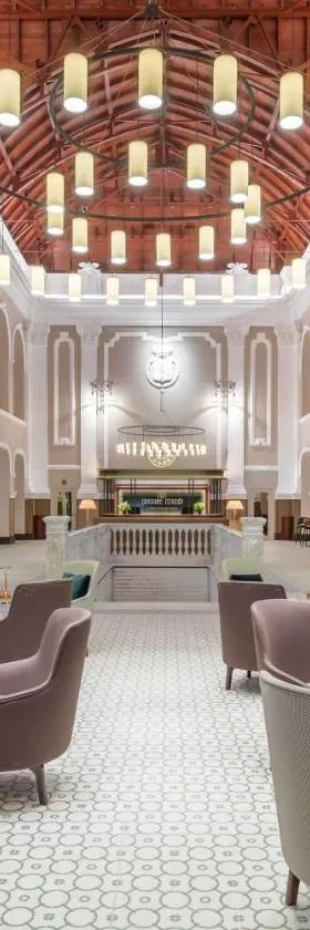 Canfranc Estación, a Royal Hideaway Hotel - Gran Lujo，位于坎弗兰克埃斯塔西翁的酒店