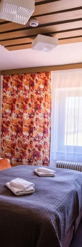 Hotel JISKRA na Čeladné，位于切拉德纳的酒店