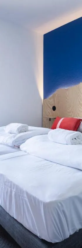 Côté Lac Hostel Evian，位于埃维昂莱班的酒店