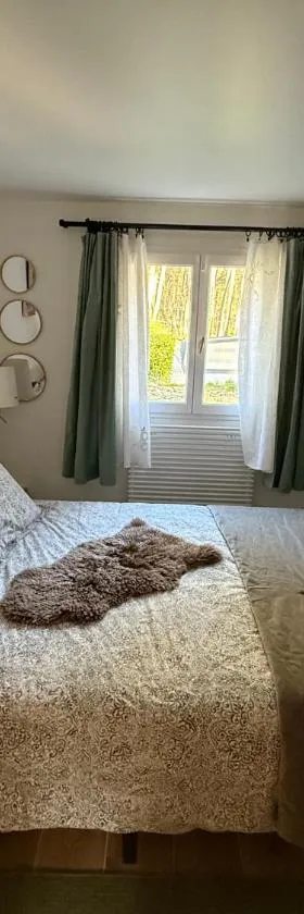 Chambre pour 2 personnes, forêt, piscine，位于Arbonne-la-Foret的酒店
