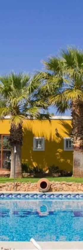 Hotel Iris La Eliana，位于莱利亚纳的酒店