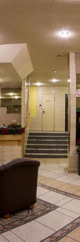 Hotel Leśny，位于斯切尔采奥波莱斯基的酒店