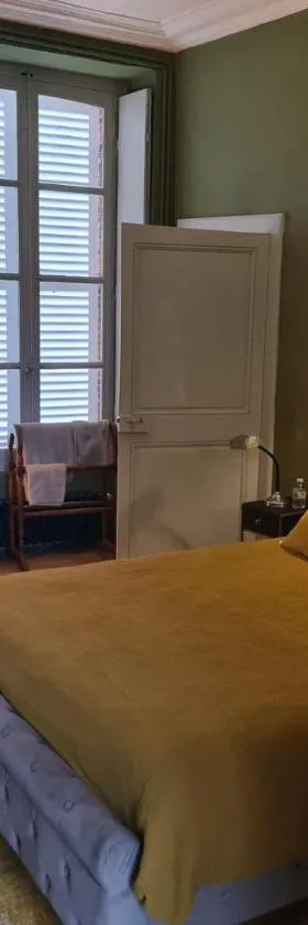 红房子旅馆，位于Bois-Normand-près-Lyre的酒店