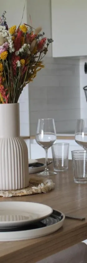 Logement lumineux près de la mer et de la ville，位于Cournonsec的酒店