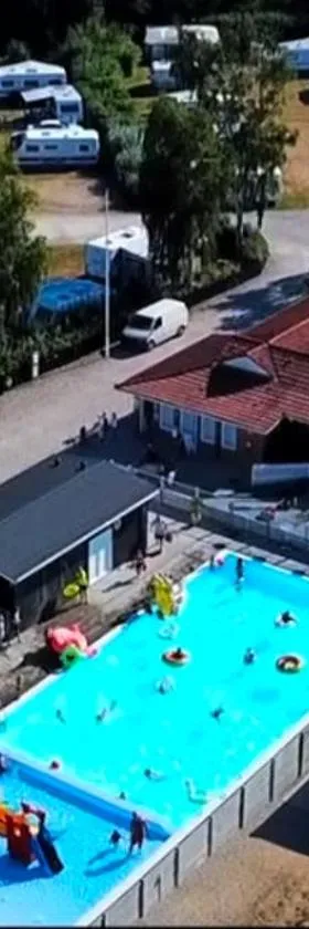 Dronningmølle Strand Camping，位于德隆宁莫勒的酒店