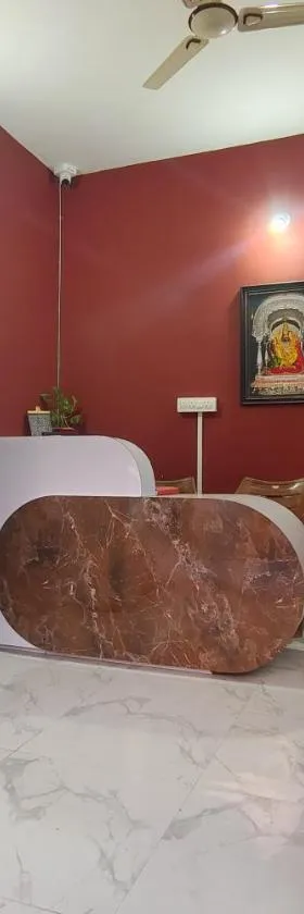 Aaisaheb Bhakt Niwas，位于Tuljapur的酒店