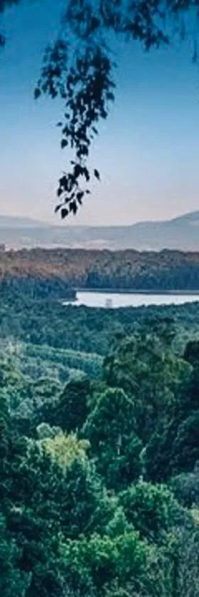 Villa with Spa and Breathtaking Views of Dandenong Ranges，位于卡洛拉马的酒店
