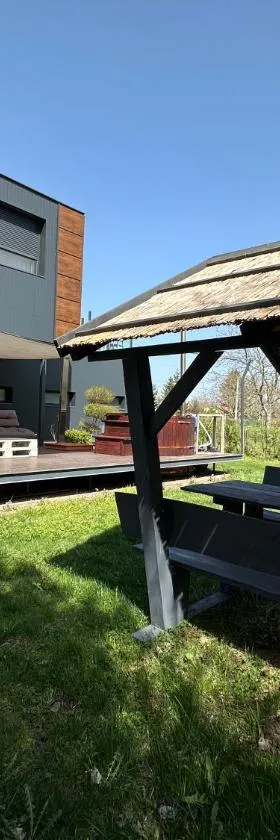 Swan Apartman，位于Sándorfalva的酒店