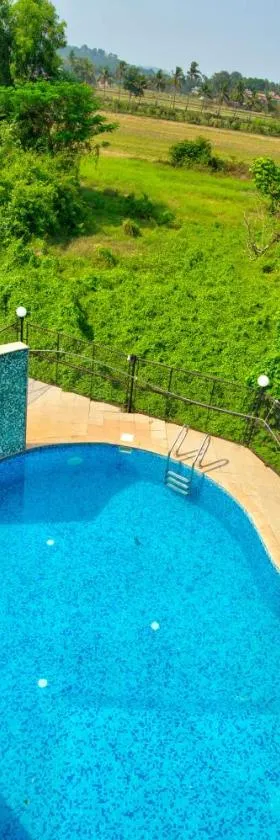 Luxury Aveeno Resort Near Calangute and Baga，位于桑戈尔达的酒店