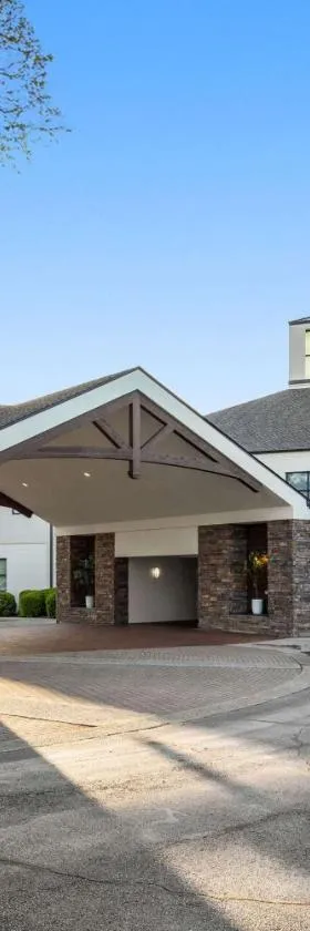 DoubleTree Suites by Hilton Hotel Huntsville South，位于亨茨维尔的酒店